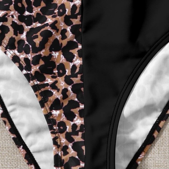 Leopard print bikini - Picture 4 of 4